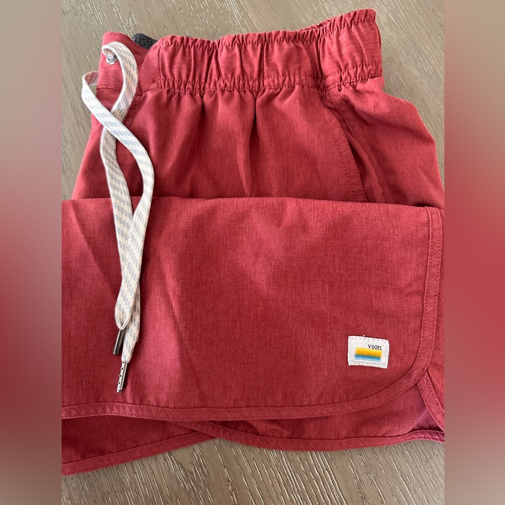 Vuori Banks size Large